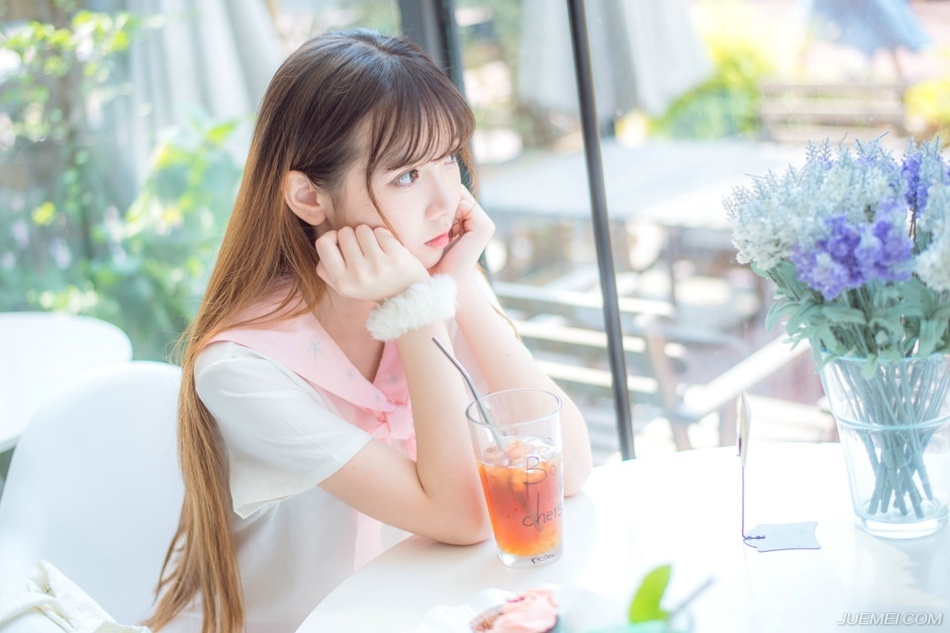 刘璝一下子面色变得惨白，如遭雷击，一直以来与自己相敬如宾、恩爱有加的妻子，竟是如此蛇蝎妇人，不但背着自己与刘璋厮混，更为了杀自己，不惜唆使刘璋杀他！